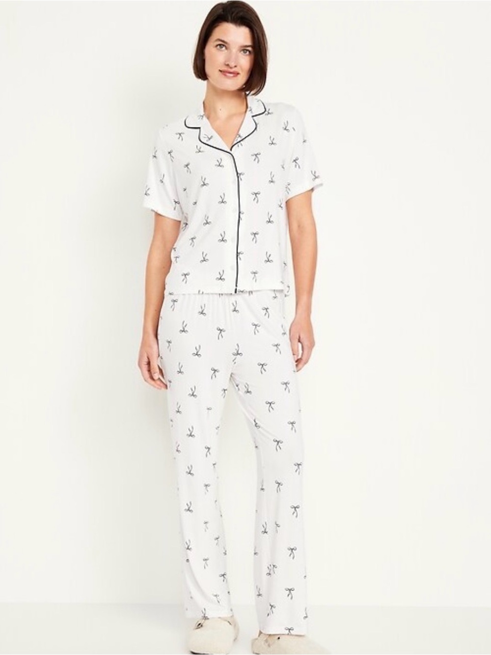 Old Navy Classic Pajama Pant Set featuring a black bow pattern size medium